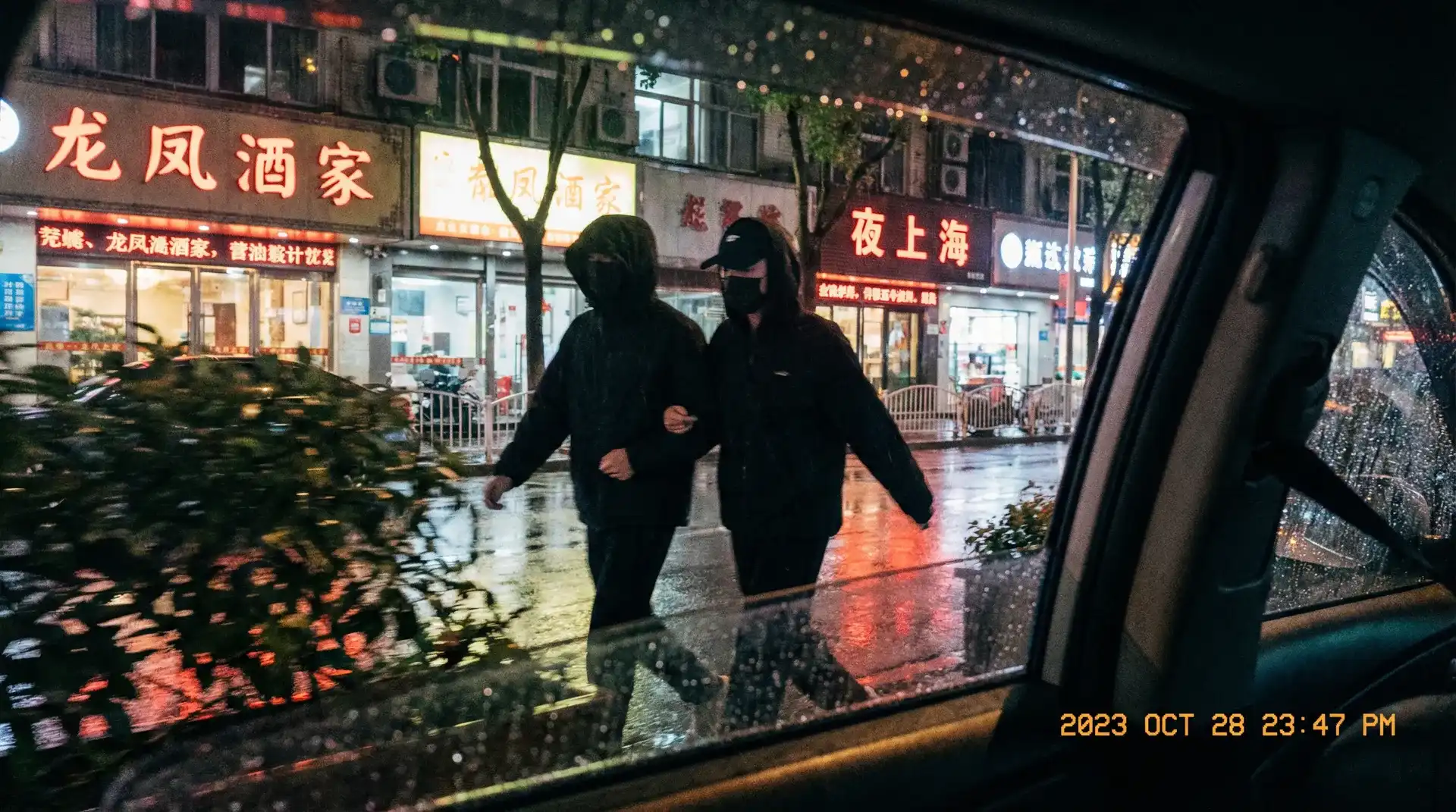 苹果体育app - 顶流明星深夜密会现场抓拍照片